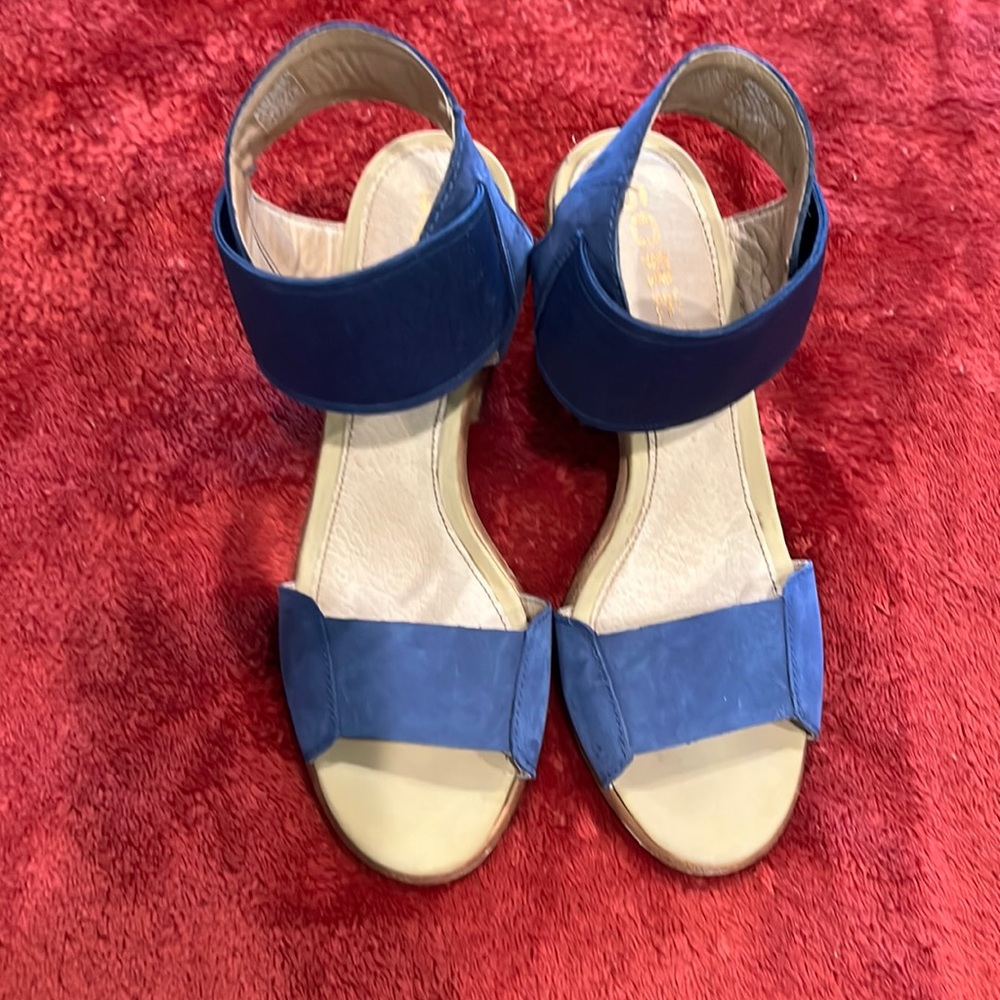 Navy Sorel sandals excellent condition size 9